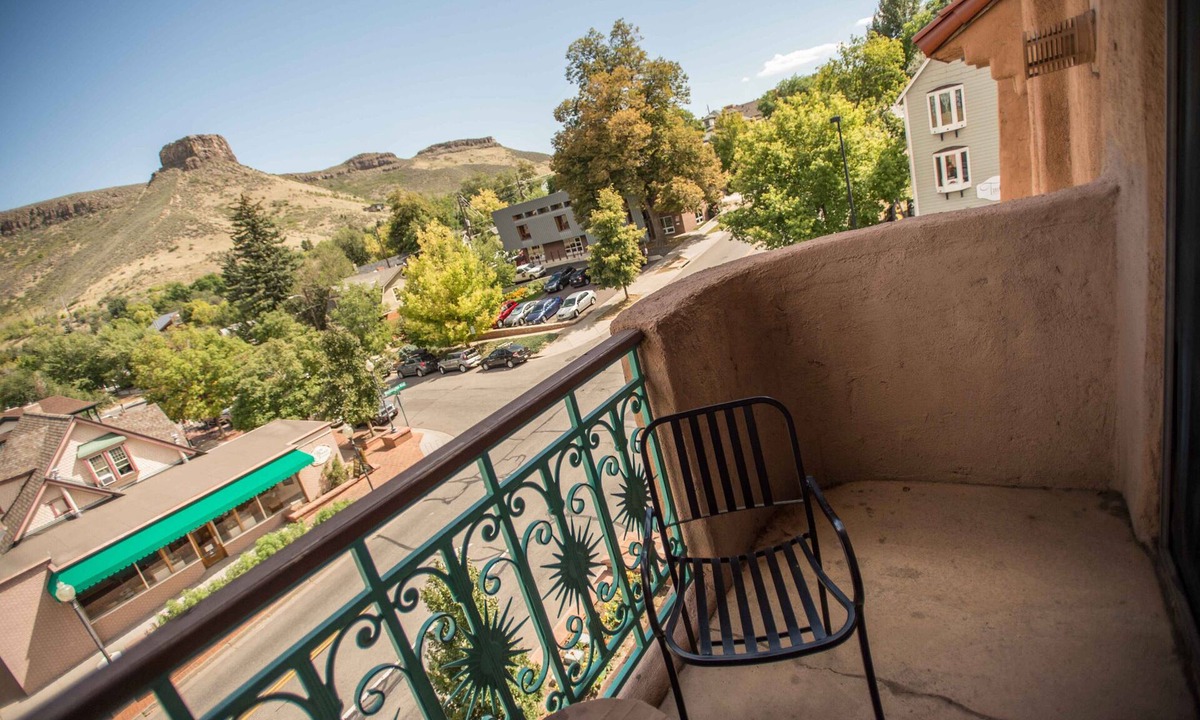 Golden Hotel | Table Mountain Inn