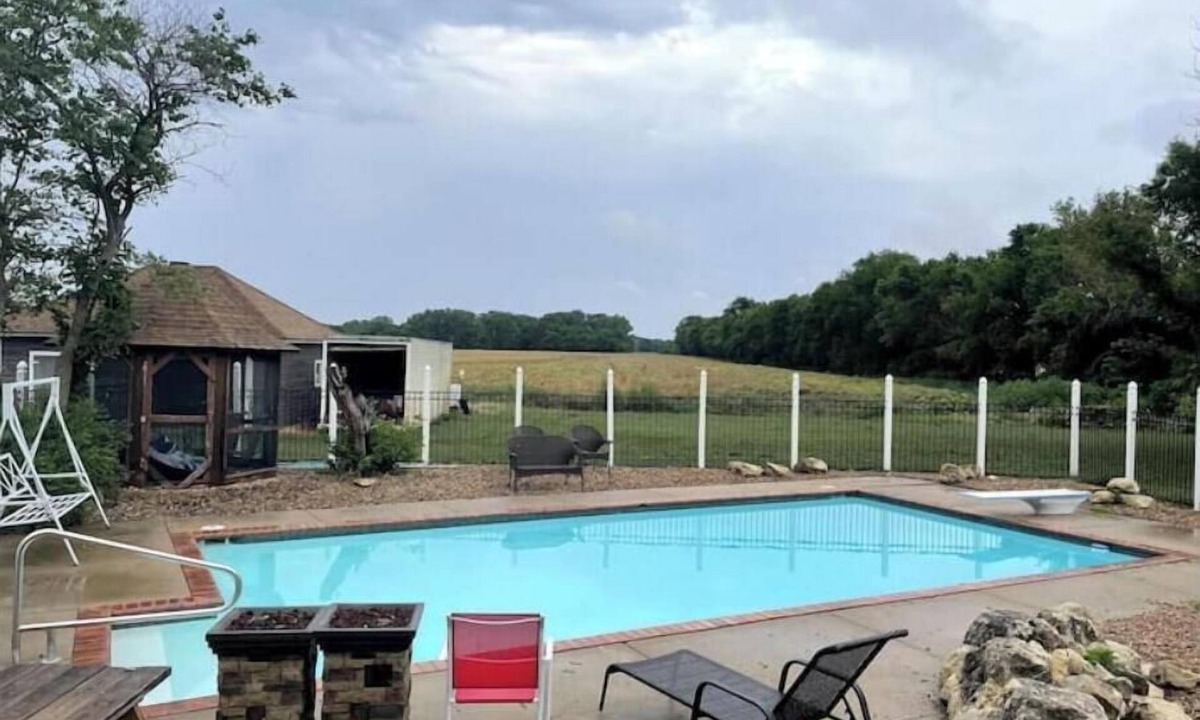 Saline County House | Take A Dip