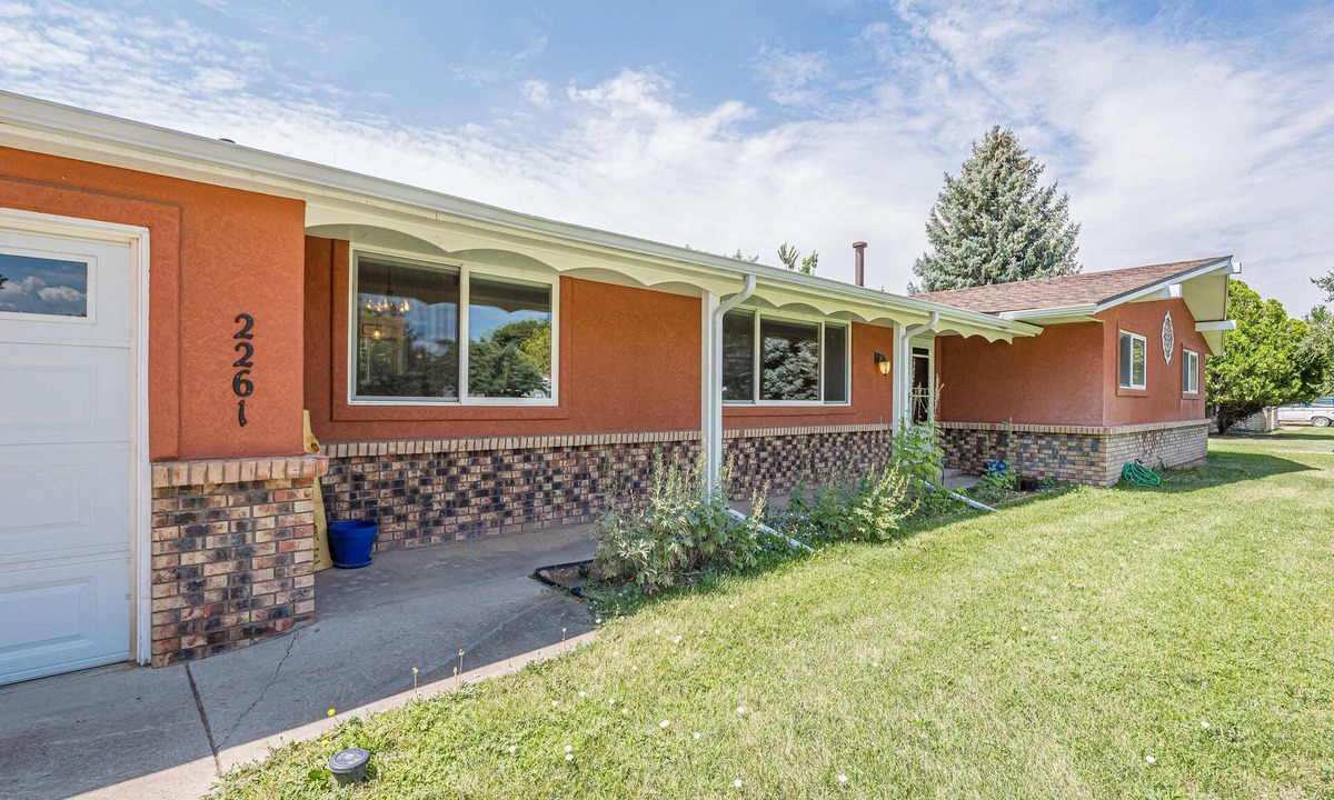 Redlands House | Tanglewood: Spacious Yard & Pet-Friendly Retreat!