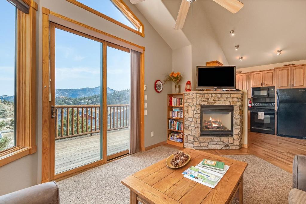 Estes Park Apartment | Teepee Mountain 12A Condo