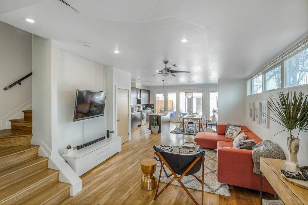 Berkeley Bed & Breakfast | Tennyson St. Luxury Walk Everywhere Sleeps 8!