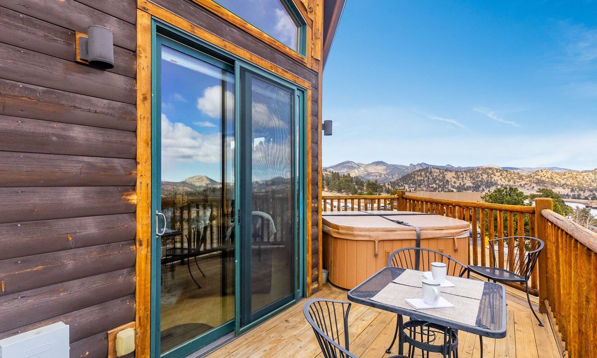 Estes Park Condo | Thatchtop Mountain at Mary's Lake w/HOT TUB!