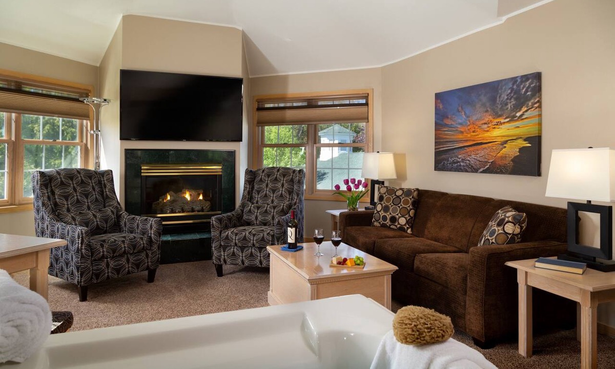 Egg Harbor Hotel | The Ashbrooke