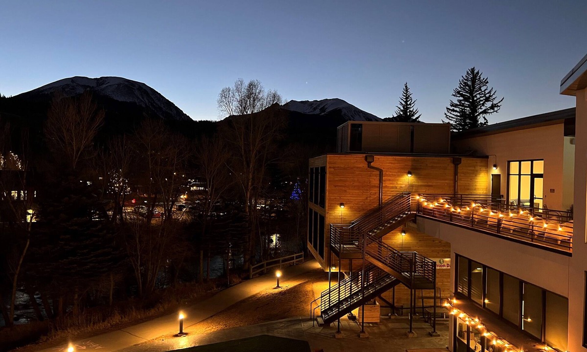 Silverthorne Hotel | The Block Hotel & Commons