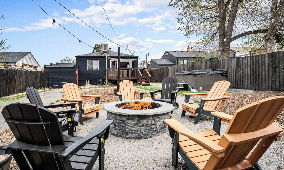 Denver House | The ColoRadical Crashpad! w/Fire pit & Hot tub