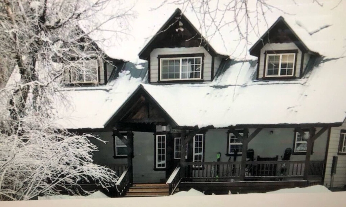 San Juan River Village House | The Drop Inn - Large Home! Close to Wolf Creek, on San Juan River, Hot tub