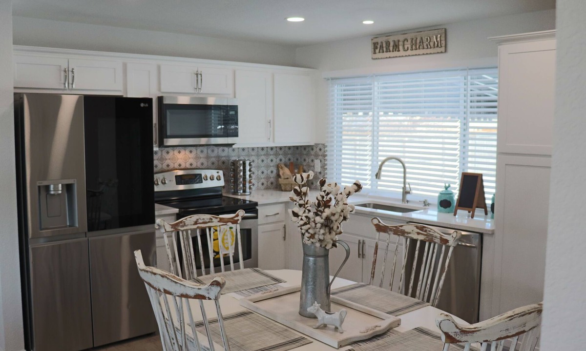 Montbello House | The Farmhouse | Centrally Located | Clean |
