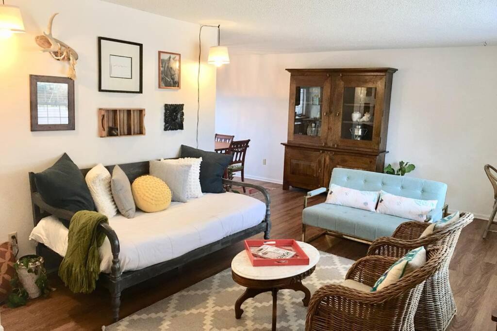 Rockrimmon House | The Gathering House - Gorgeous Views & Trails -