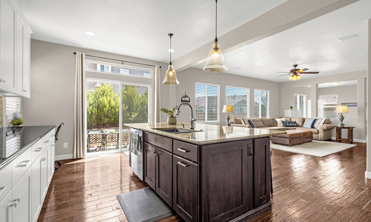 Gleneagle House | The Heart House - Spacious & Warm 6bd Family Home in Beautiful Monument Colorado