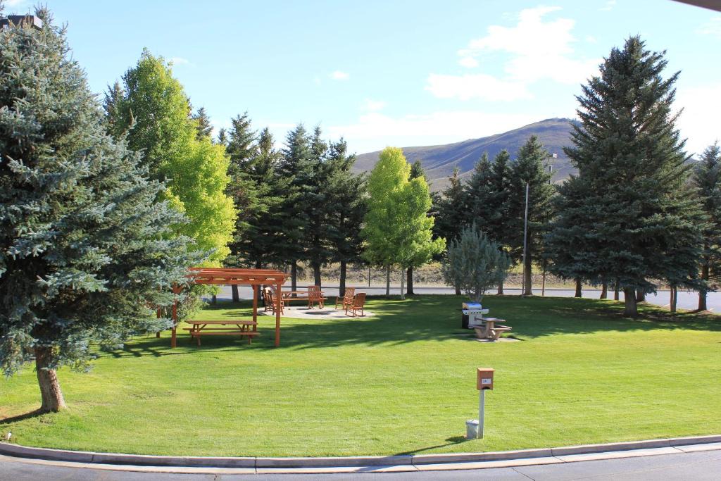 Gunnison Hotel | The Inn at Tomichi Village