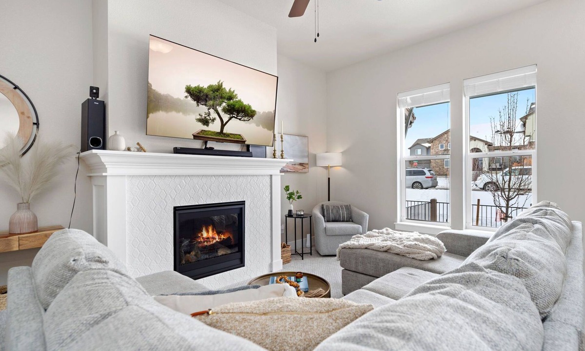 Windsor House | The Mid-Century Boho Comfort Getaway—Private Room—Your Perfect Retreat Awaits!