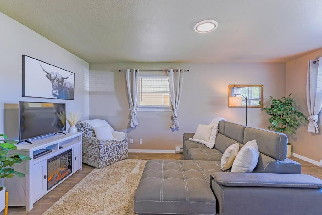 Montrose House | The Pathside Cottage