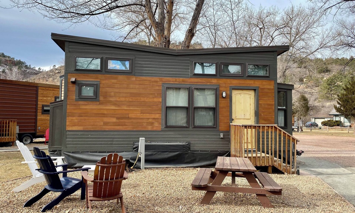 Lyons Resort | The Salida – Explore the Rockies from This Cozy Riverside Tiny House