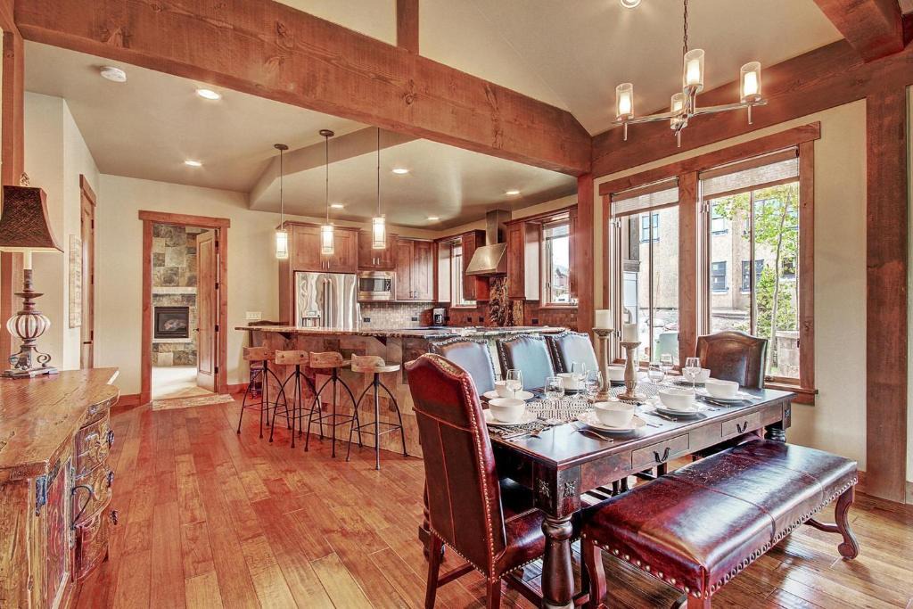 Fairmount On The River House | The Shores Lodge