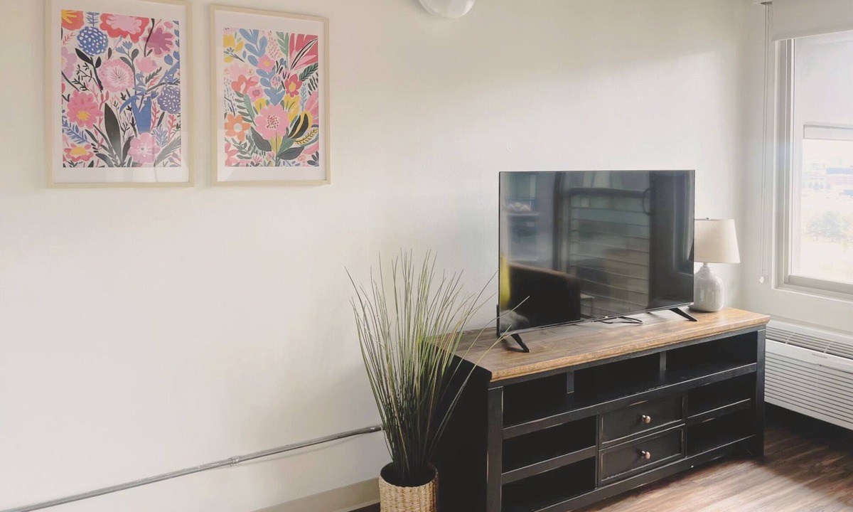 Sun Valley Apartment | The Sunny Studio With City Views