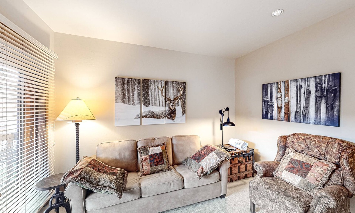 Copper Mountain Village Condo | Top-floor condo with balcony, mountain views & hot tubs - walk to lifts
