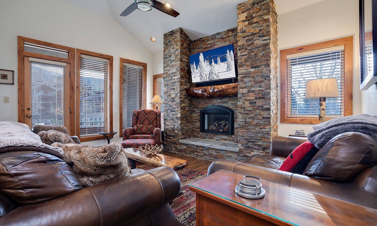 Steamboat Springs Condo | TR1211 | Phenomenal Mtn Getaway | Close to Skiing | Hot Tubs | Winter Shuttle