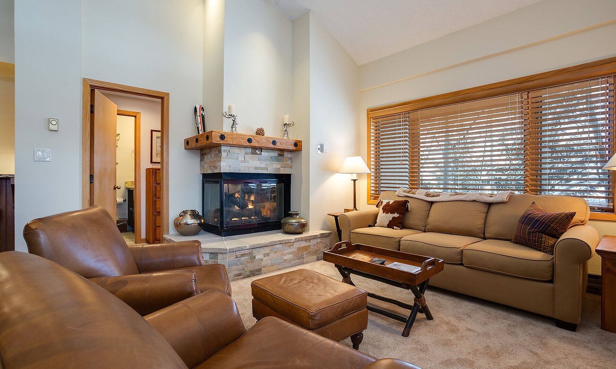 Steamboat Springs Condo | TR1303 | Great Layout | 10 Hot Tubs | Winter Shuttle | Close to Slopes | 4 Pools