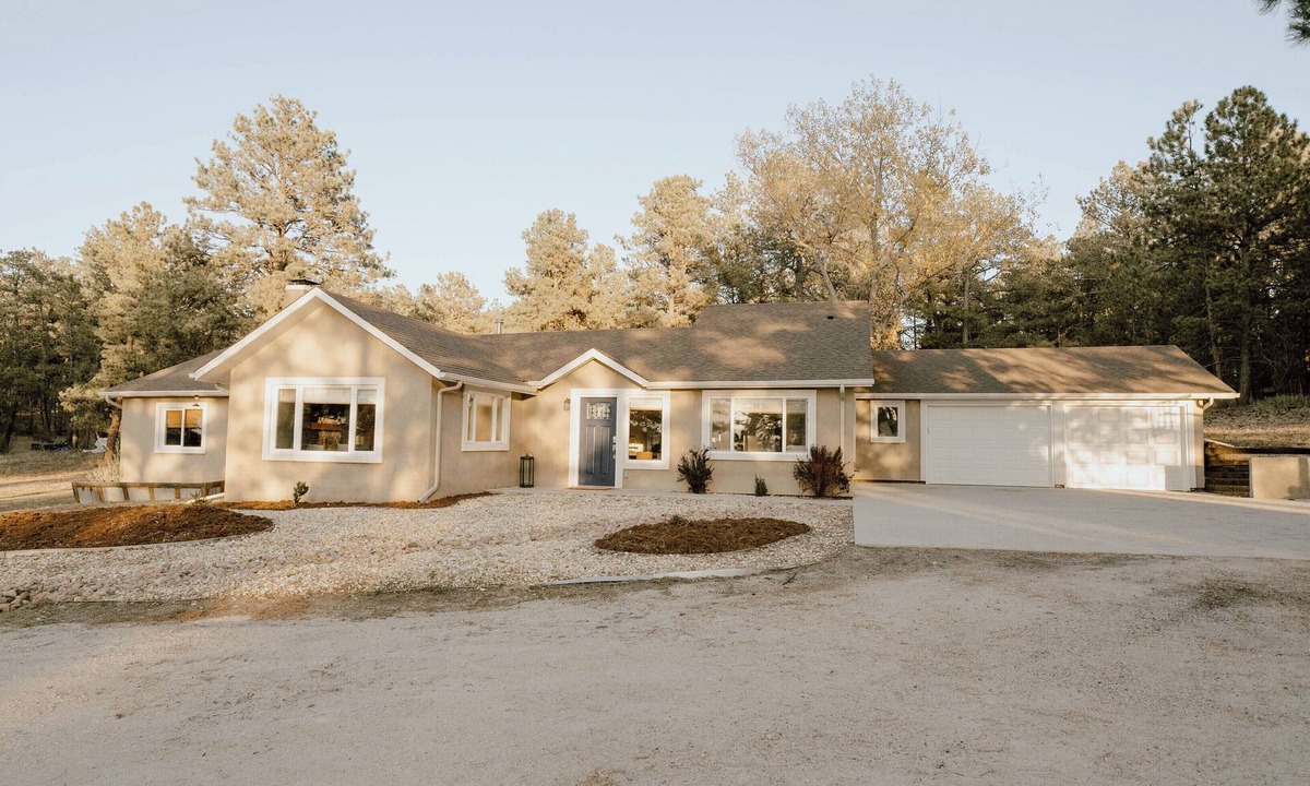 Colorado Springs Cottage | Tranquil Forest Retreat: Designer 4-Bedroom Ranch with Hot Tub & Firepit