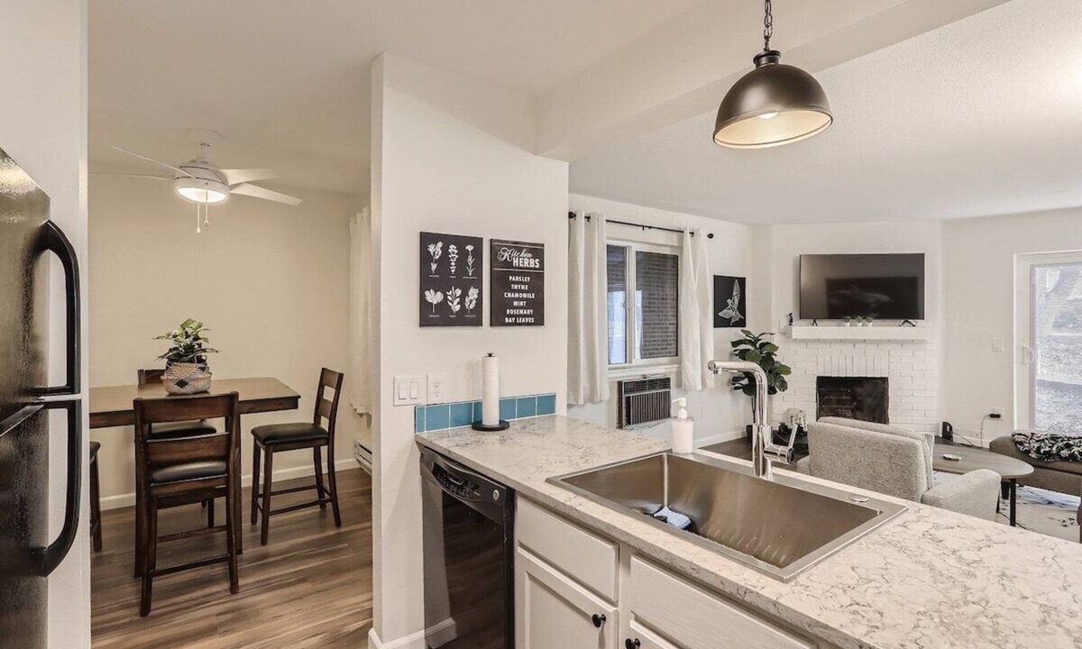 Aurora Apartment | Travelers Home Away Haven: Long stay discounts