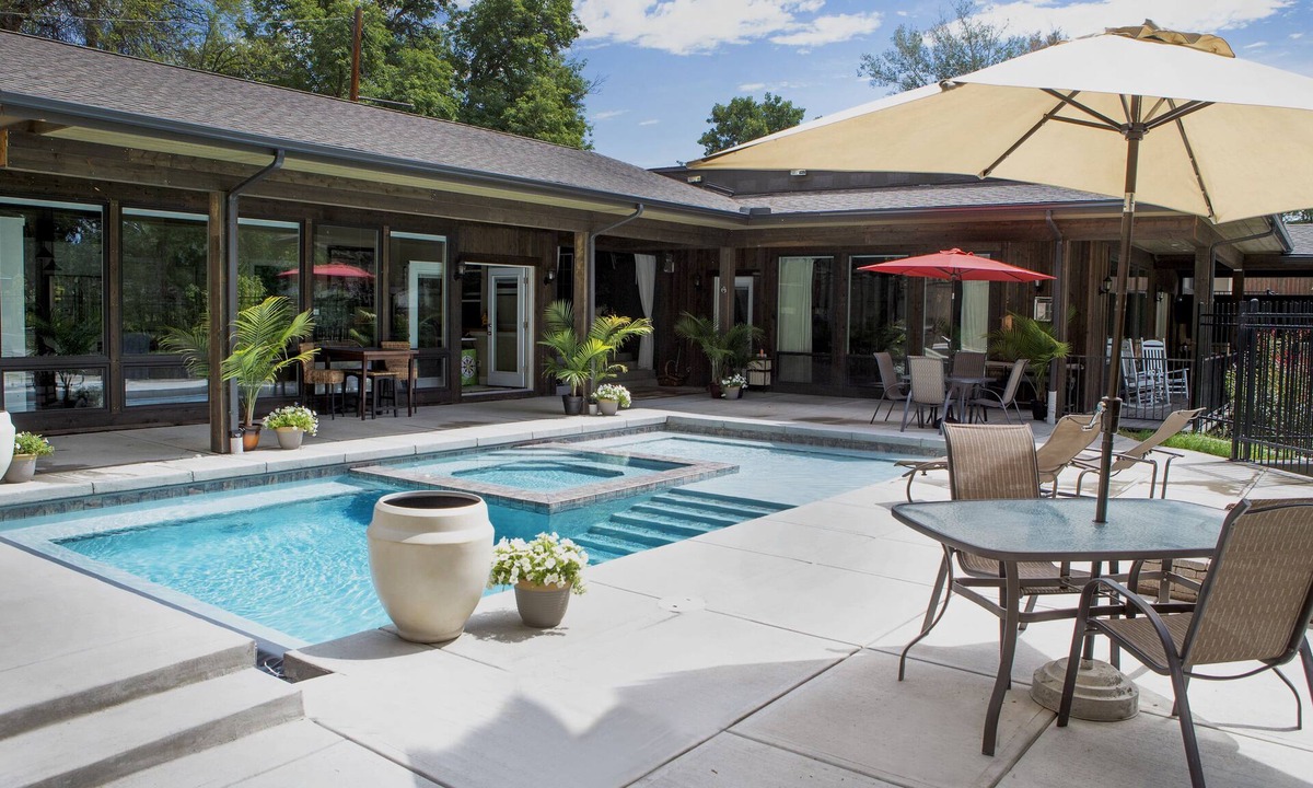 Lakewood House | TRAVELING FOR WORK POOL HOUSE w/heated pool and 2 hot tubs.