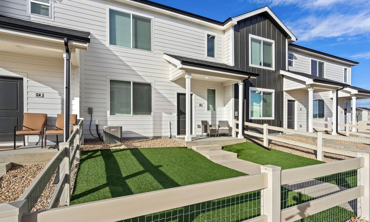 Ault House | Trendy Townhome 20 minutes to Fort Collins, Greeley, and Windsor