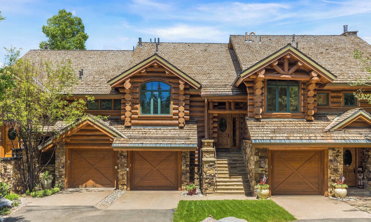 Mountain Village House | TRISTANT 108- Luxurious Log Cabin Townhome with Ideal Location