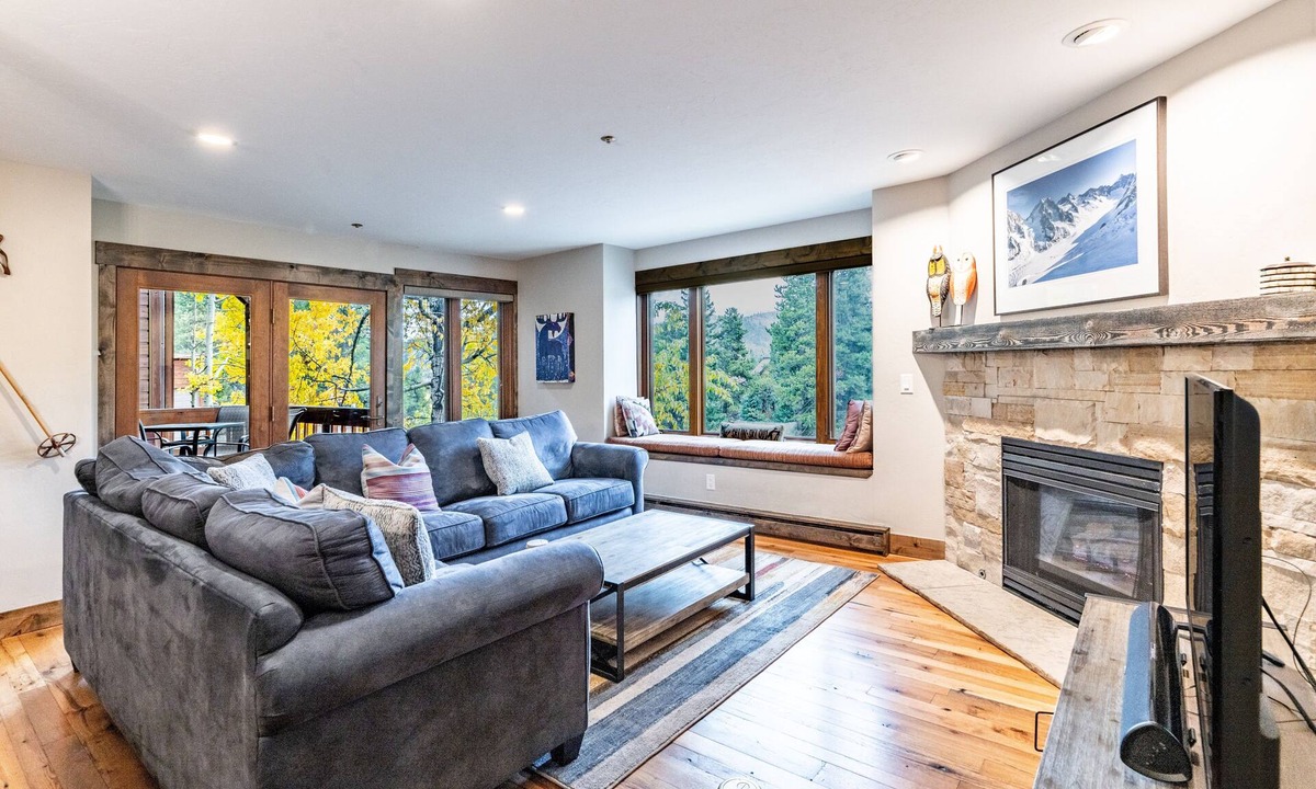 Four O'Clock Condo | True ski-in/ski-out on 4o'clock Run, walk to town!