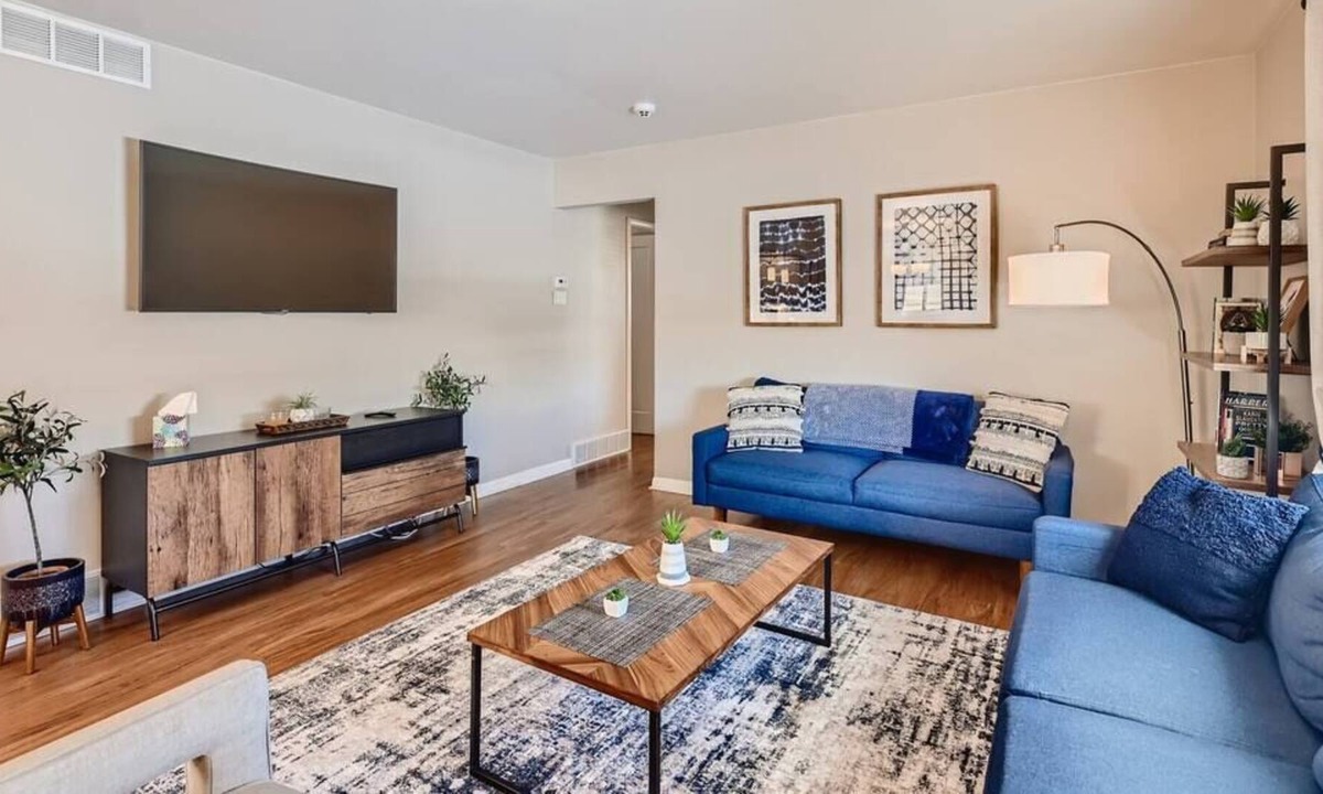 Twin Lakes House | Twin Lakes Landing | Pool Table | Central Location