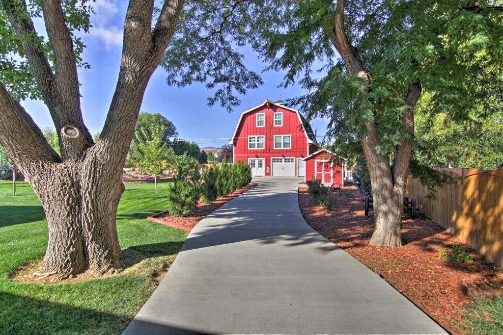Fort Collins House | Unique Barn Retreat 6 Mi to Horsetooth Reservoir!