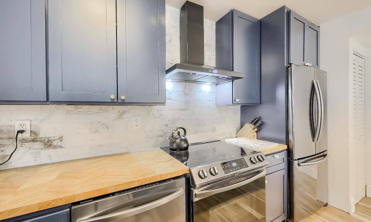 Curtis Park House | Updated Carriage House in heart of RiNo