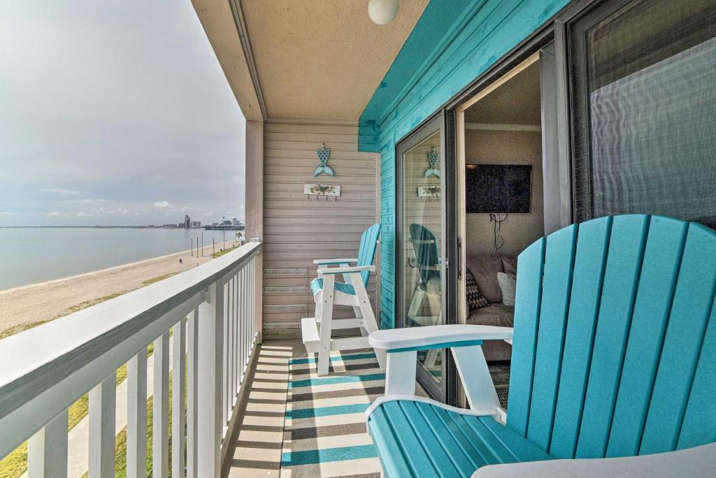 North Beach House | Updated Front Beach Condo w/Resort Amenities!