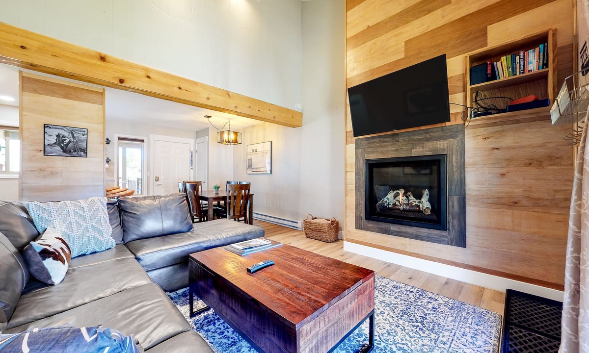 Steamboat Springs Condo | Updated, Top-Floor Condo w/Gas Fireplace, Shared Pool/Hot Tub - Walk to Shuttle