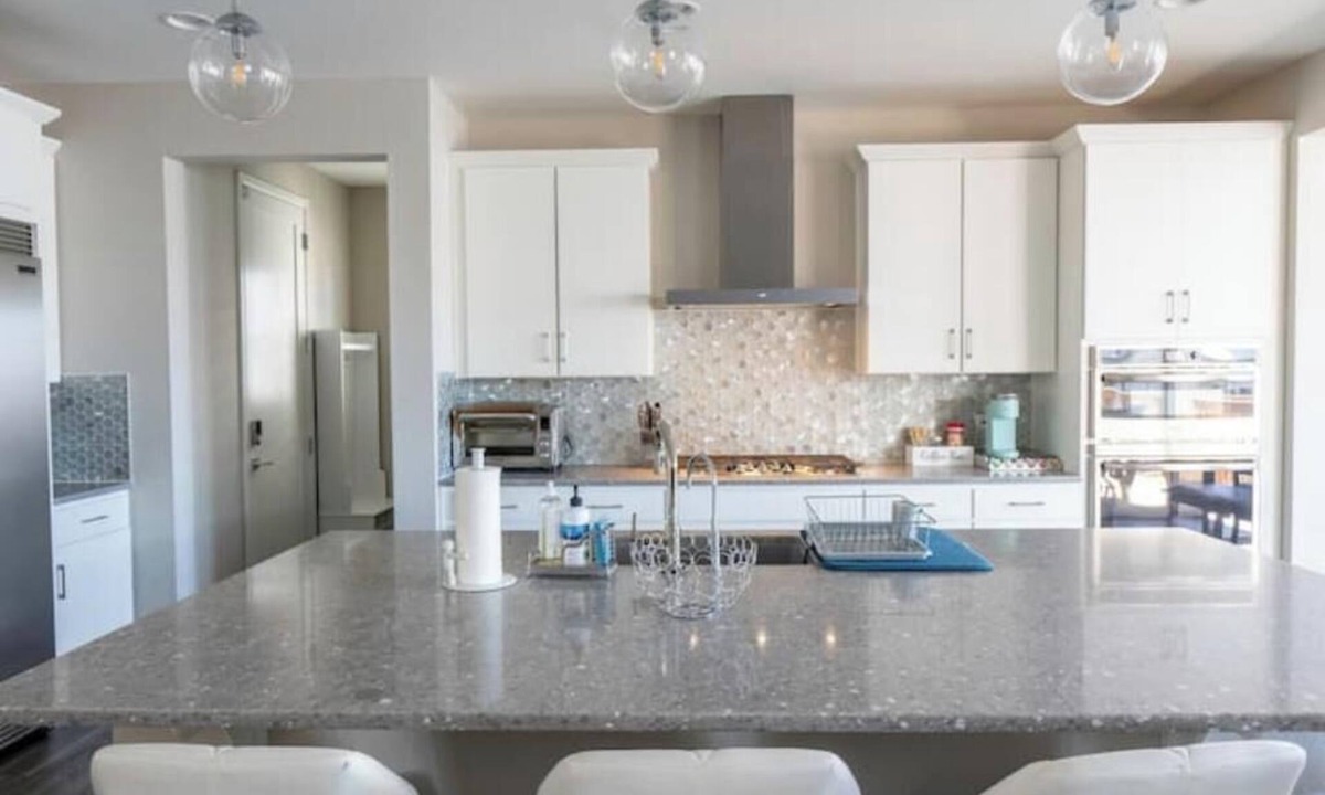 Castle Rock House | Upgraded Cozy, Spacious Family Friendly Home