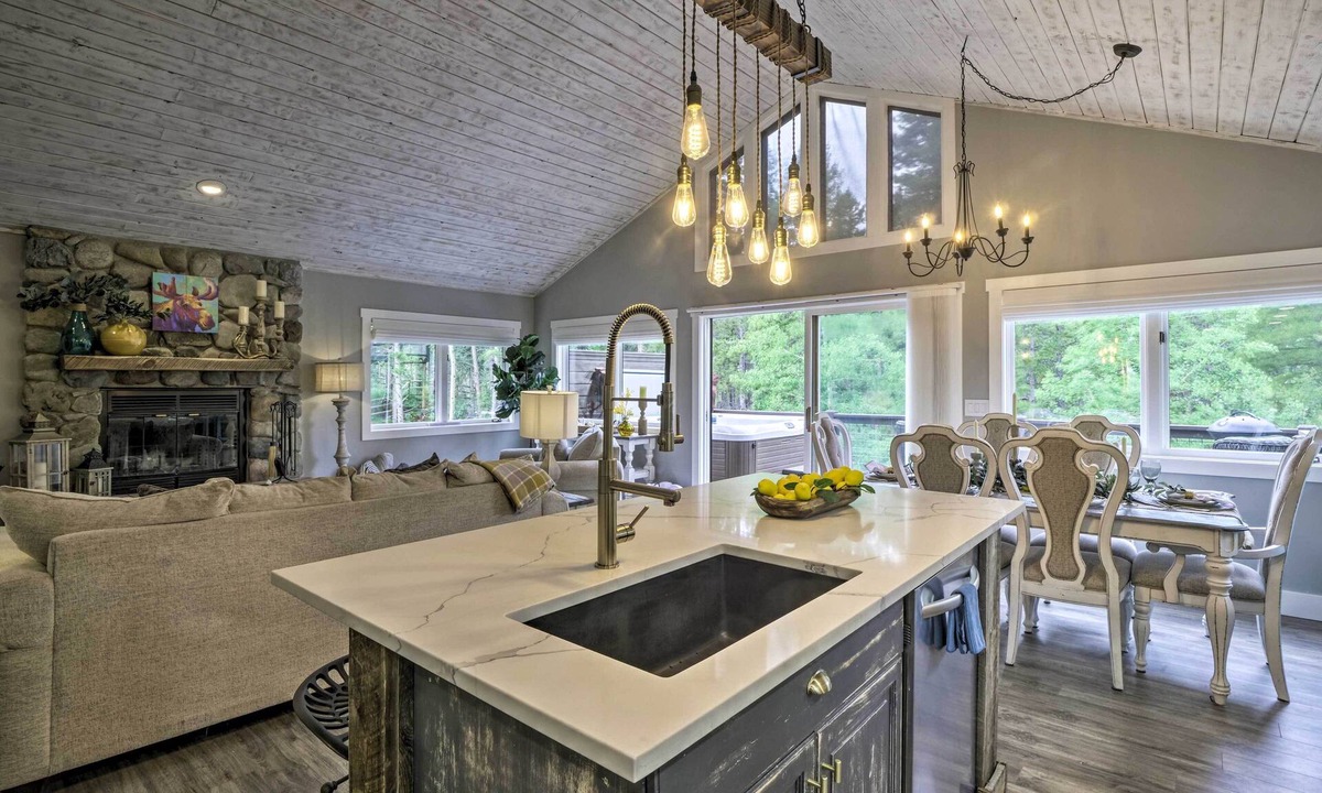 Breckenridge Heights House | Upscale Home w/Hot Tub: 3 Mi to Breck Ski Resort!