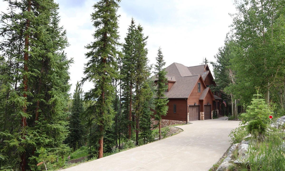 Blue River House | Upscale mountain retreat on 4 acres! 6 min to Breckenridge