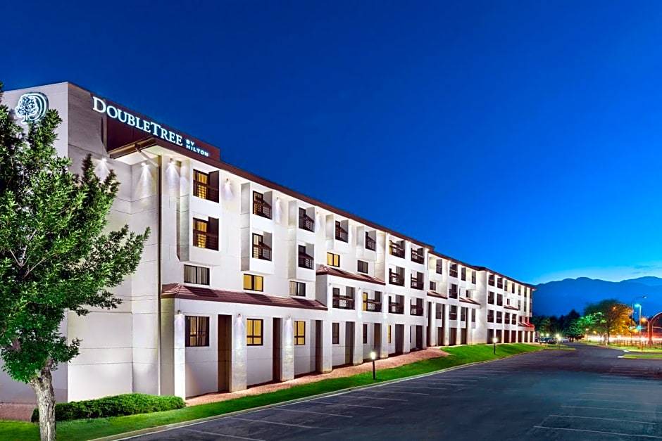 Southwest Colorado Springs Hotel | 3-Star Hotel ∙ DoubleTree by Hilton Colorado Springs