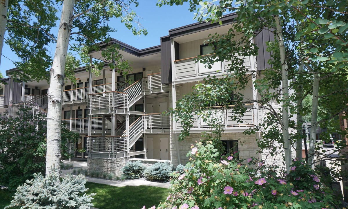 Downtown Condo | Value Lodging - Walk to lifts, restaurants and shops (203032-4273)
