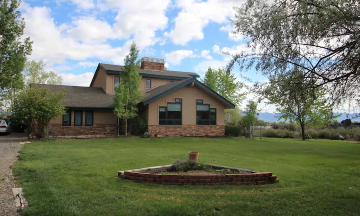 Redlands House | Views and Privacy & on the Tour of Moon Bike Loop!