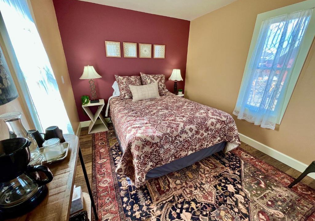 Lazear House | Violet Cottage at Zenzen Gardens