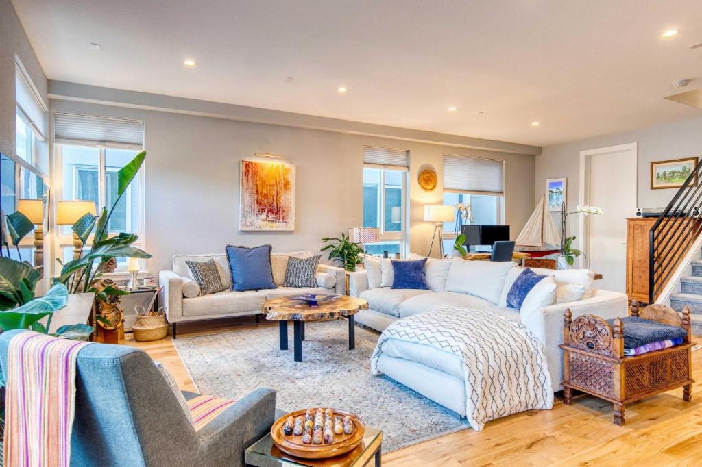 West Colfax House | Walk to Empower Field Townhome with Hot Tub!