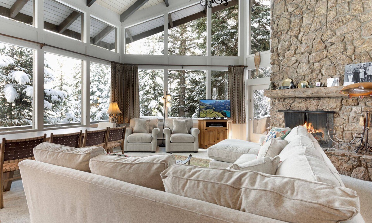 Vail House | Walk to Skiing and Vail Village - Private Hot Tub & Prestigious Forest Road Location