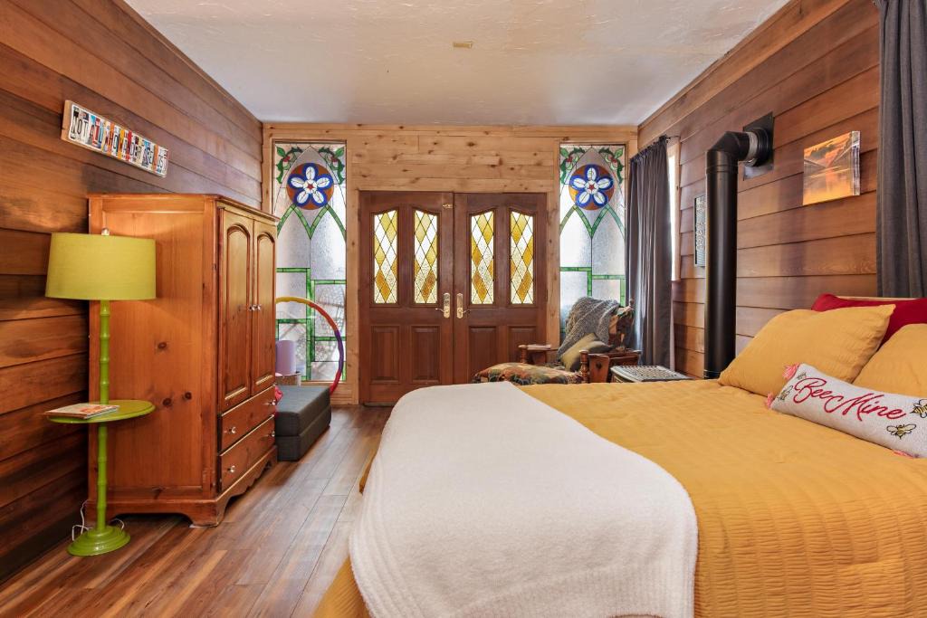 Glenwood Springs House | Wanderer Studio, AN OFF GRID MOUNTAIN Guest Studio With Fantastic Views