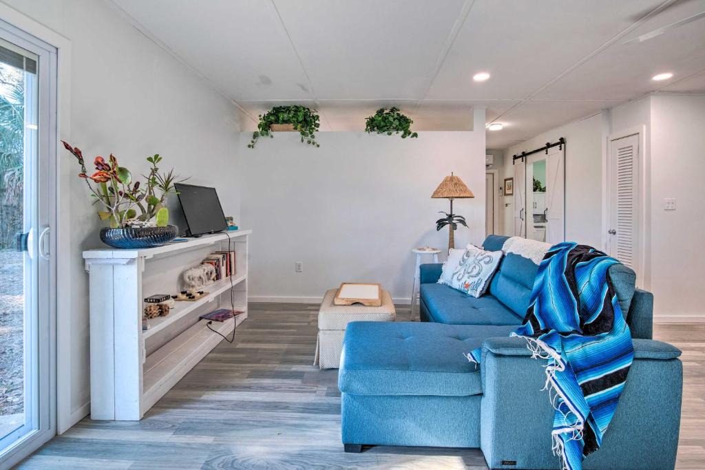 Fellowship Apartment | Waterfront Studio w/Dock Access in Inglis!
