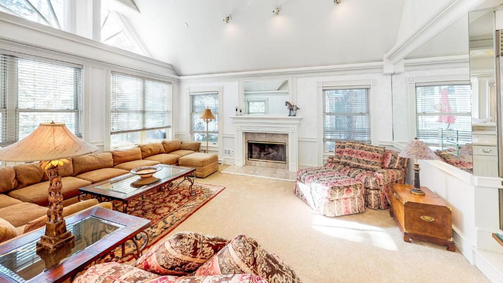 West End House | West End Splendor by Snowmass Vacations