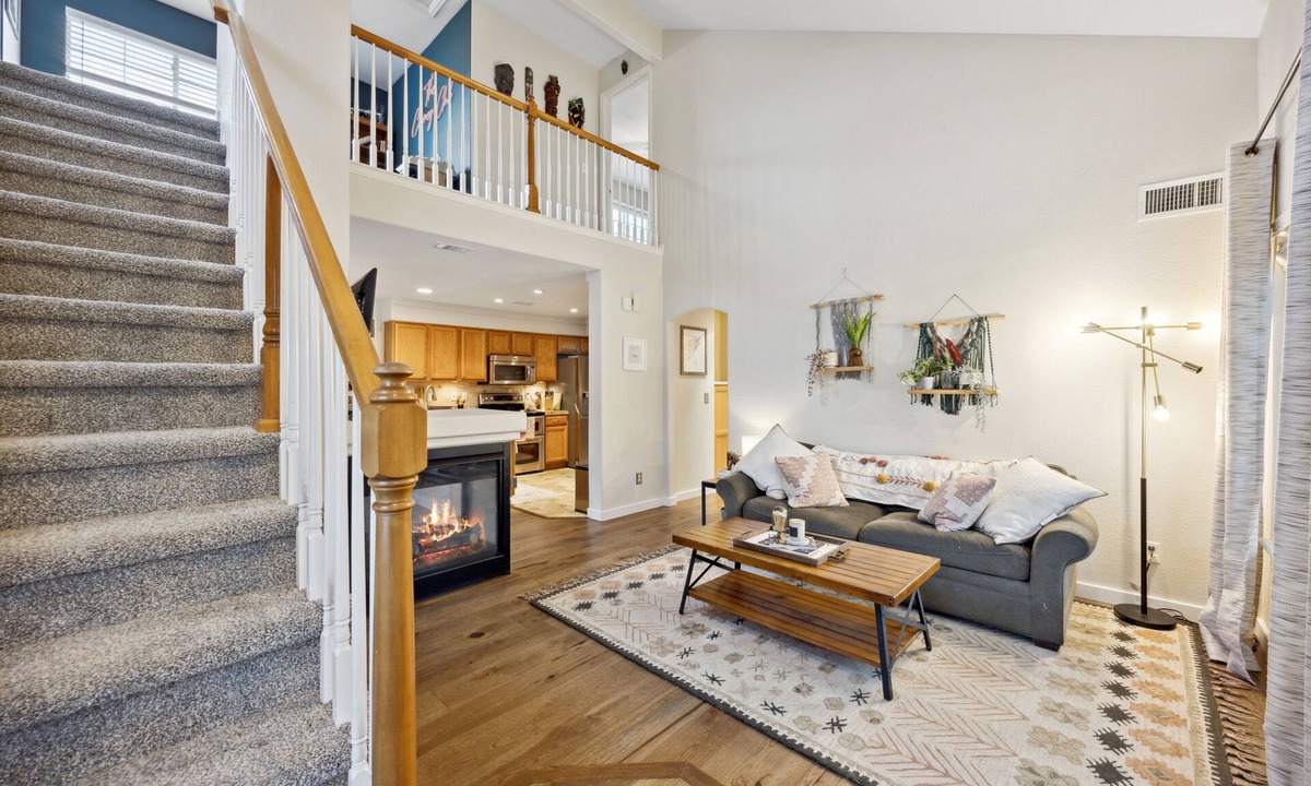 North Central Westminster House | Westminster Retreat - Pool & BBQ