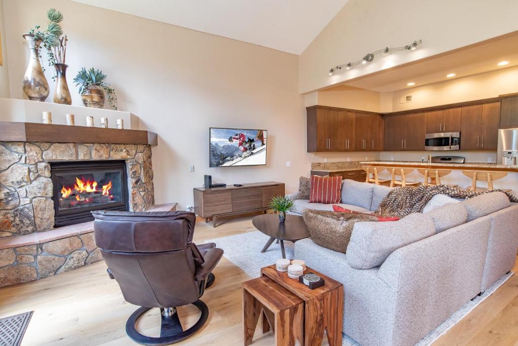 Peak 8 House | White Wolf 962