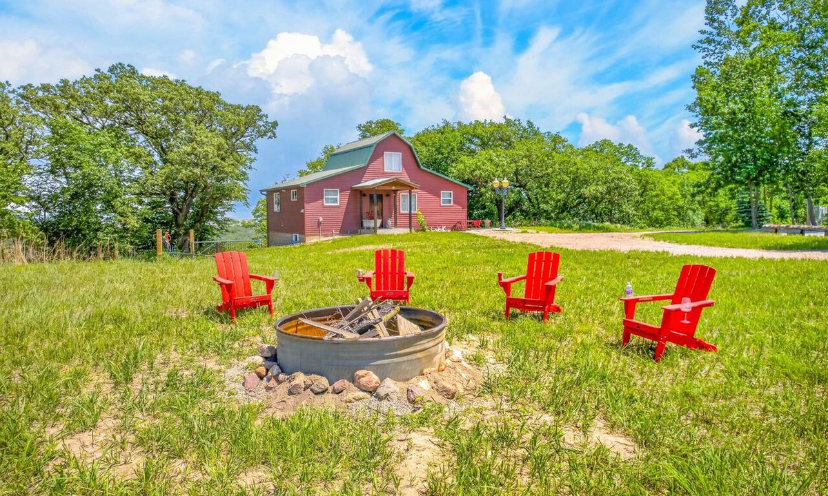 Burbank House | Winging It Cliff Camp | Next to Ponca State Park