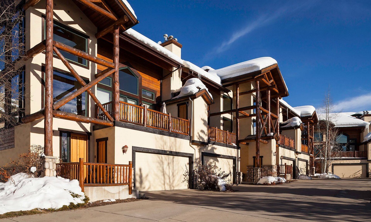 Steamboat Springs House | X2839 | Vaulted Ceilings | Winter Shuttle | Pool | Close to Slopes | Hot Tub