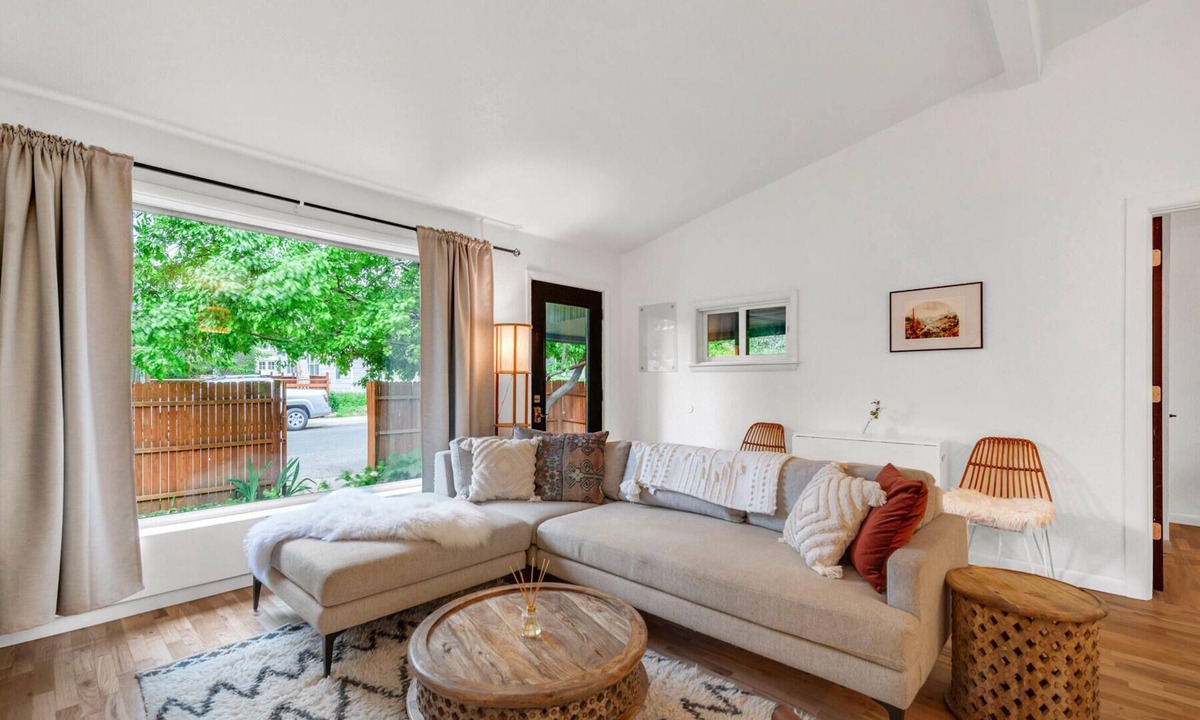 Newlands House | Your own inner Boulder home! Go to Pearl Street and hike!
